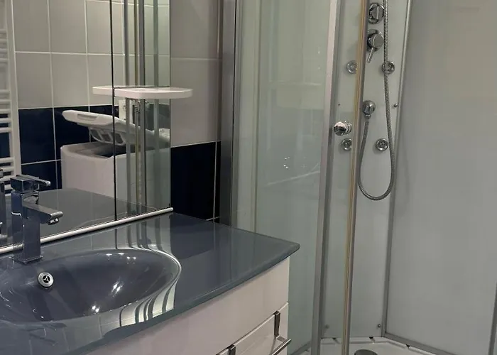 Le Nautilus - Parking - Piscine - Port Apartment *